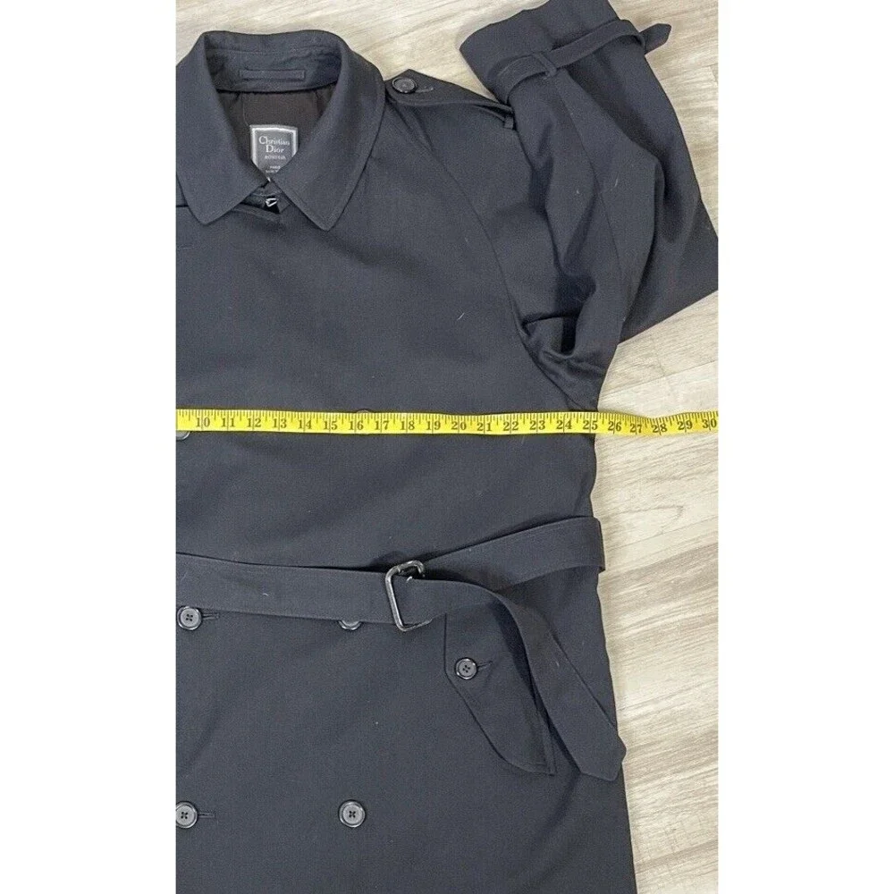 Christian Dior Monsieur Trench Coat. Size: 42R